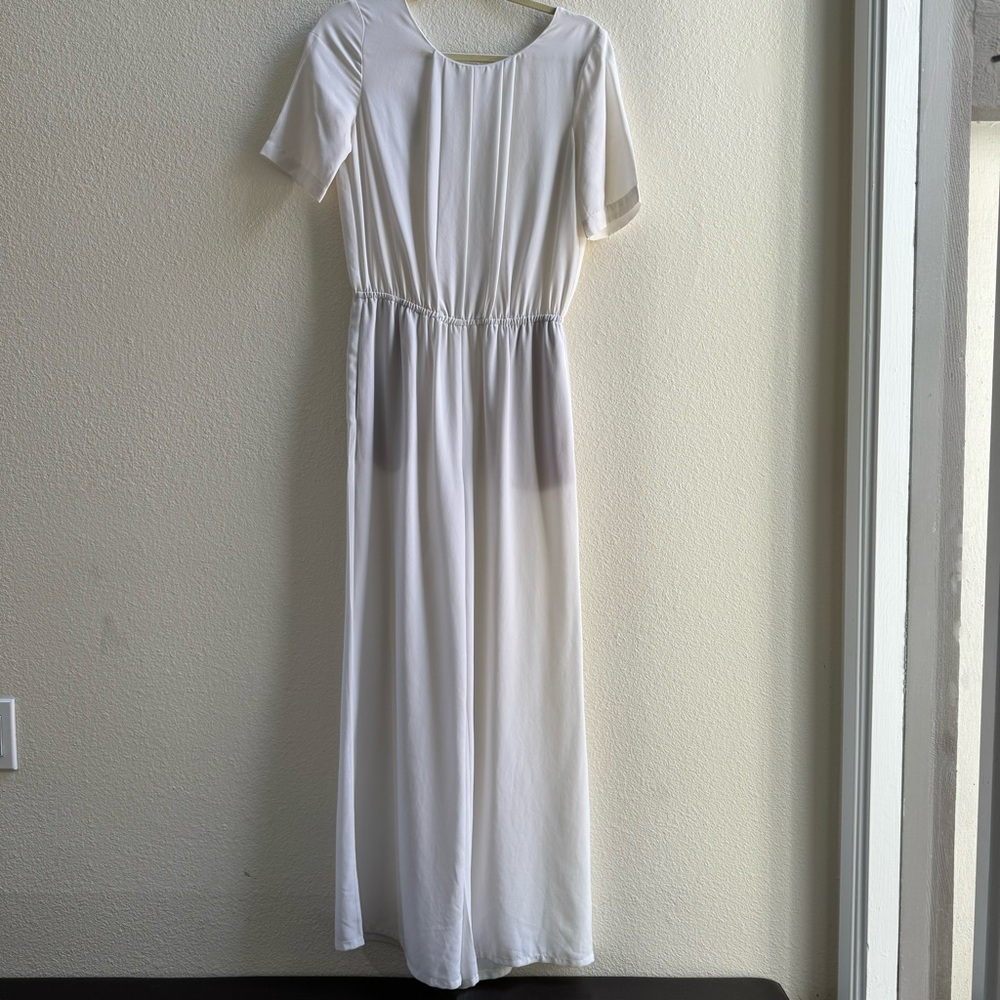 BCBGmaxazria Short sleeve white Jumpsuit with pockets Size XS